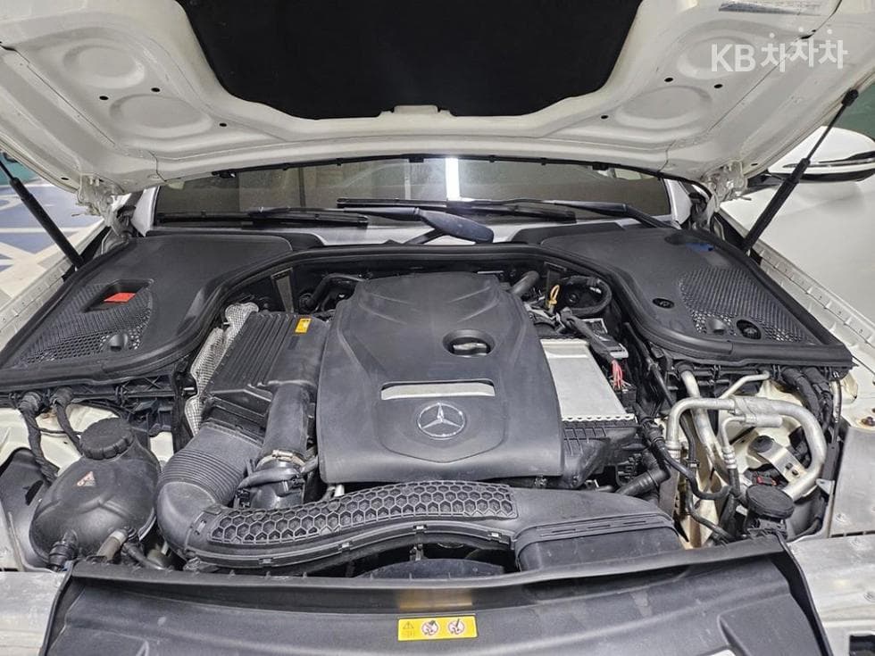 Mercedes-Benz E-Class (W213)E200 Avantgarde - 20