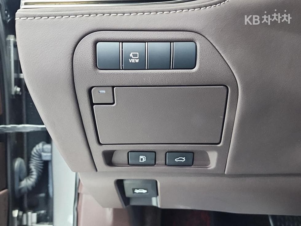 Lexus LS 5세대500h AWD PLATINUM - 16