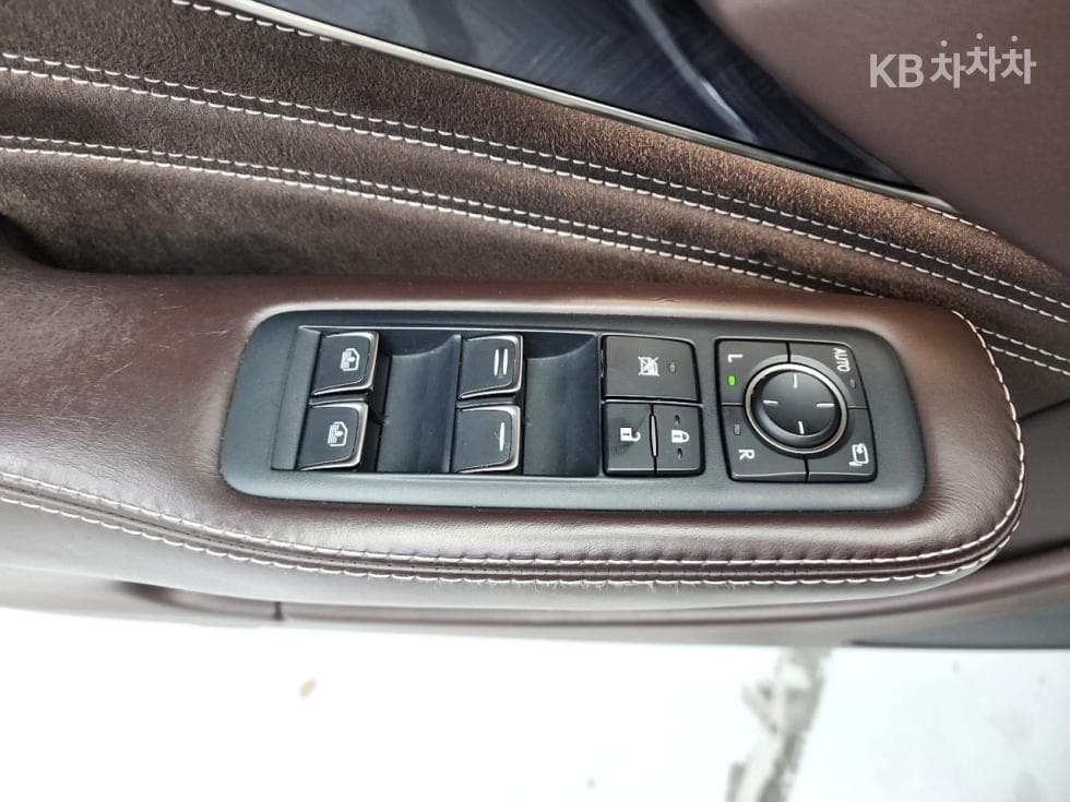 Lexus LS 5세대500h AWD PLATINUM - 19