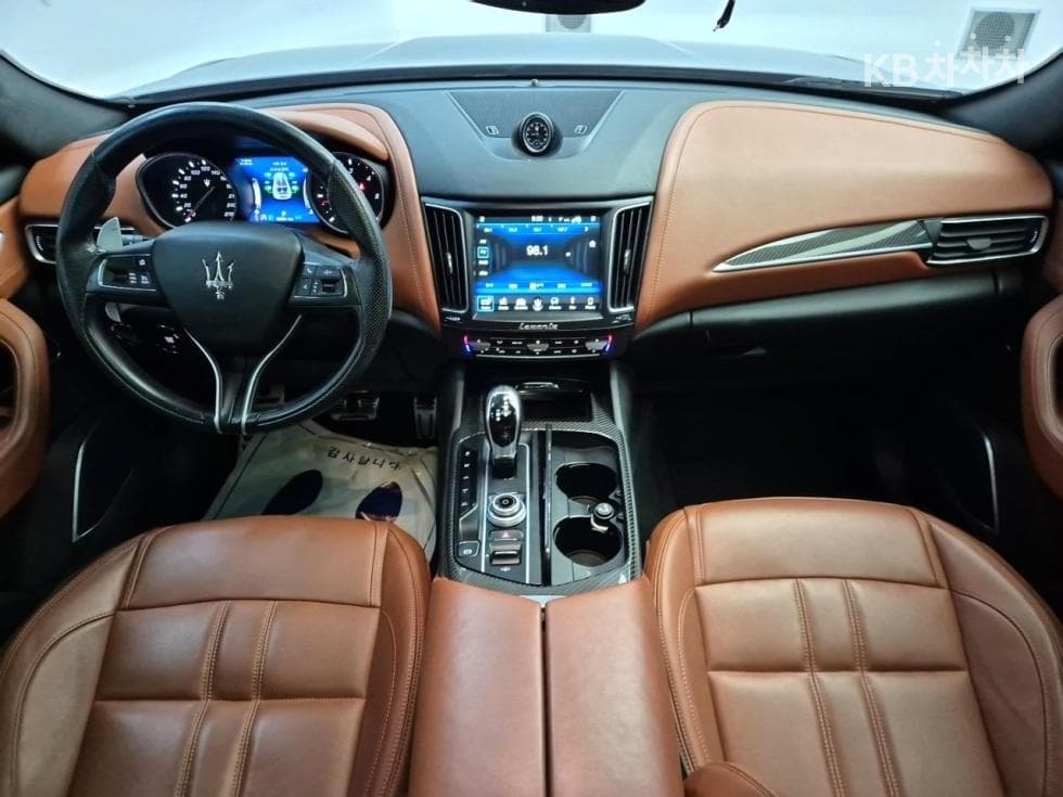 마세라티 르반떼3.0 Diesel AWD 그란스포츠 - 7