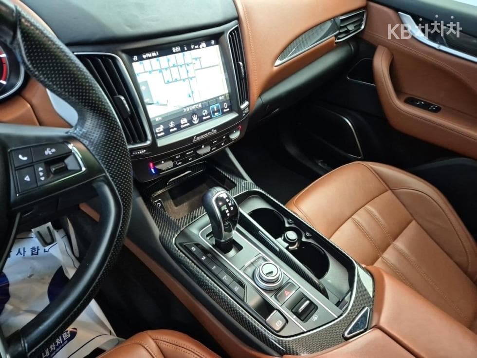 마세라티 르반떼3.0 Diesel AWD 그란스포츠 - 10