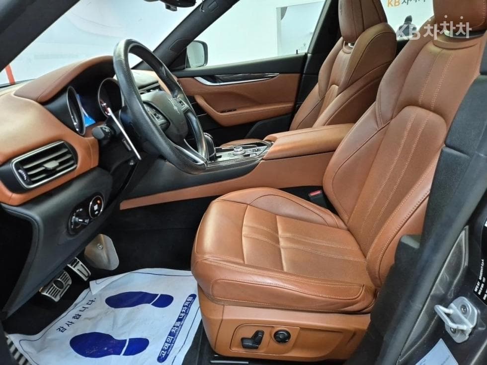 마세라티 르반떼3.0 Diesel AWD 그란스포츠 - 11