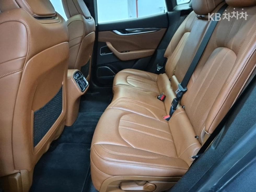 마세라티 르반떼3.0 Diesel AWD 그란스포츠 - 12