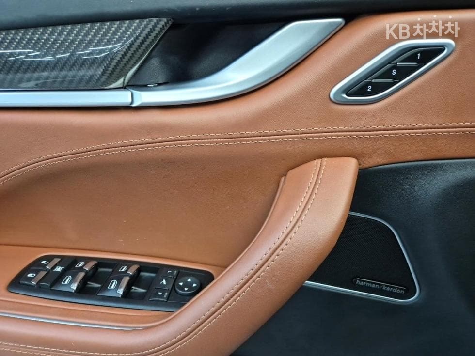 마세라티 르반떼3.0 Diesel AWD 그란스포츠 - 14