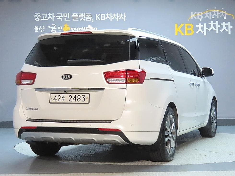 Kia All New Carnival9-seater 2.2 Diesel Noblesse - 2