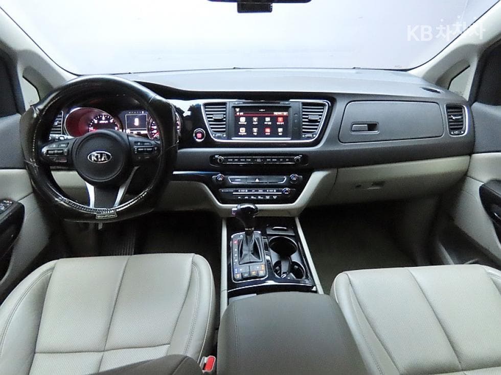 Kia All New Carnival9-seater 2.2 Diesel Noblesse - 6