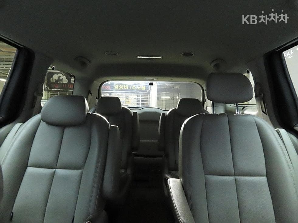 Kia All New Carnival9-seater 2.2 Diesel Noblesse - 12