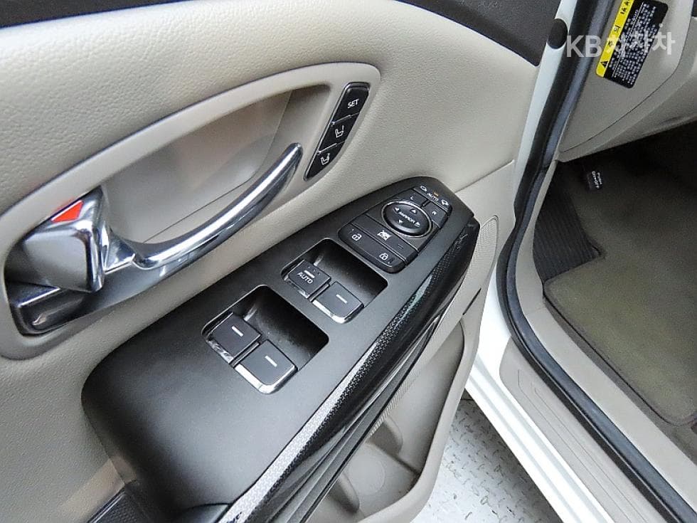 Kia All New Carnival9-seater 2.2 Diesel Noblesse - 14