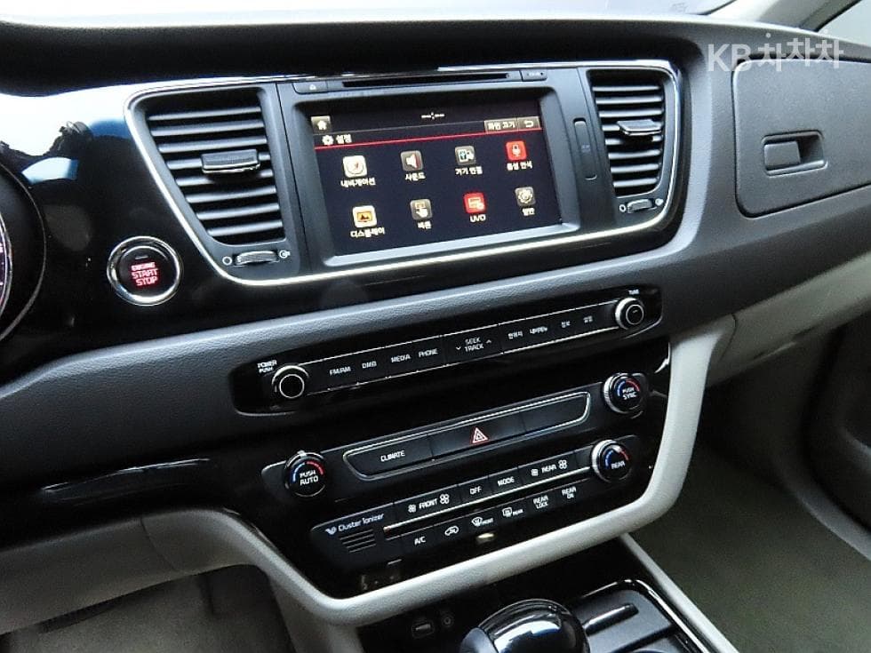 Kia All New Carnival9-seater 2.2 Diesel Noblesse - 17