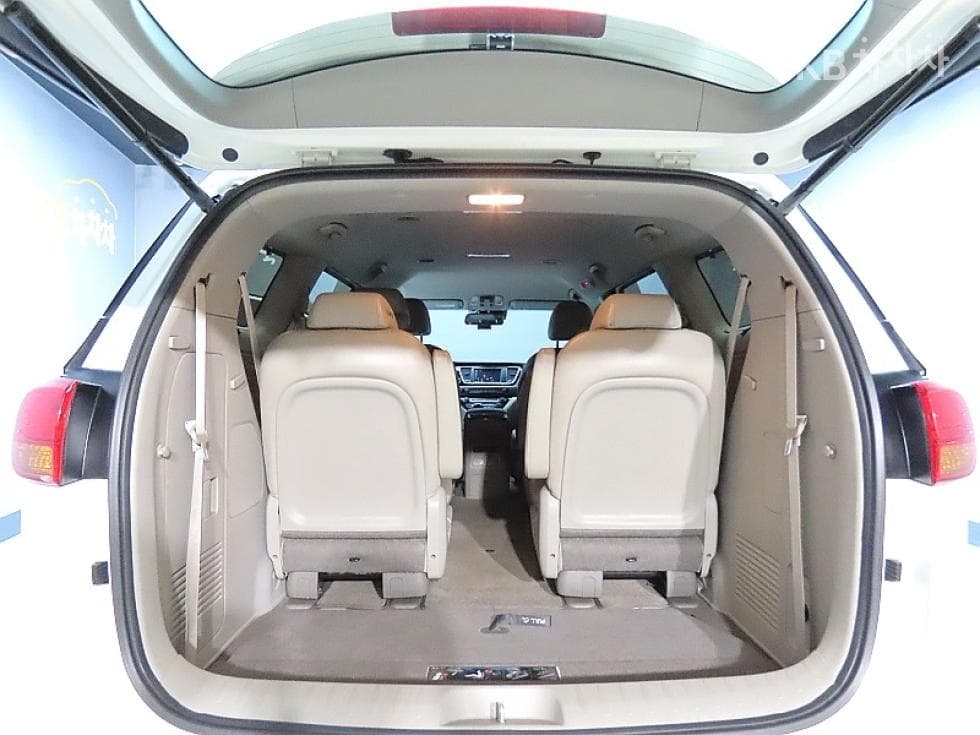 Kia All New Carnival9-seater 2.2 Diesel Noblesse - 19