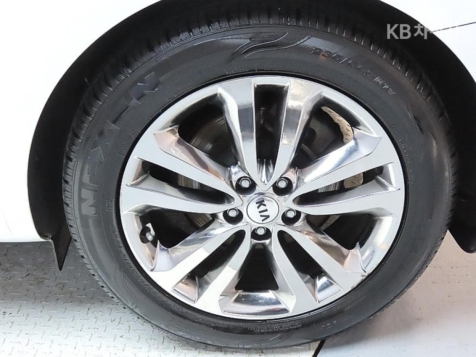 Kia All New Carnival9-seater 2.2 Diesel Noblesse - 20