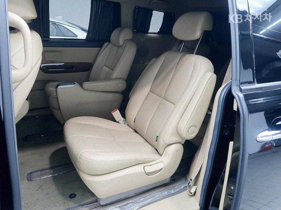 Киа All New Канивал9-местен 2.2 Дизел Висок Лимузин (Канивал) Noblesse - 12