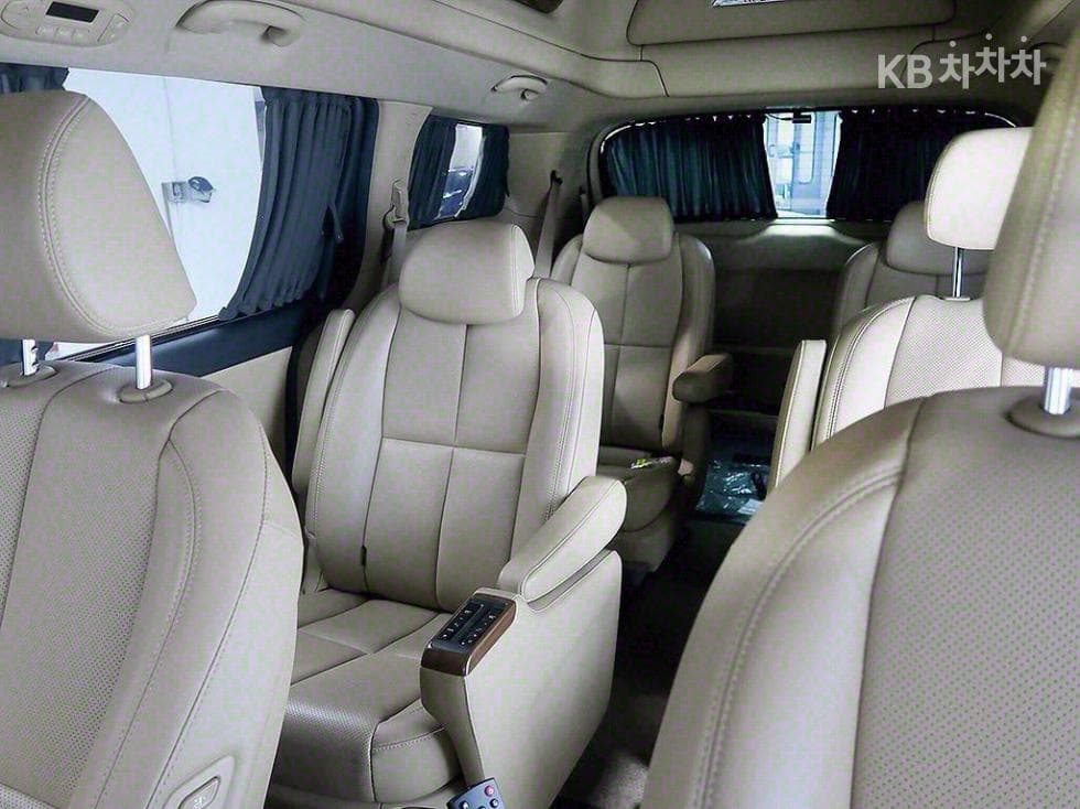 Киа All New Канивал9-местен 2.2 Дизел Висок Лимузин (Канивал) Noblesse - 13