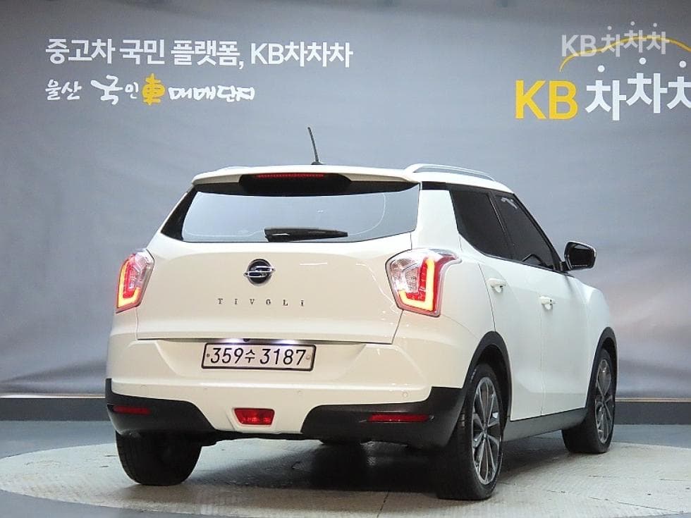 KG Mobility Tivoli 아머1.6 Diesel LX 2WD - 2