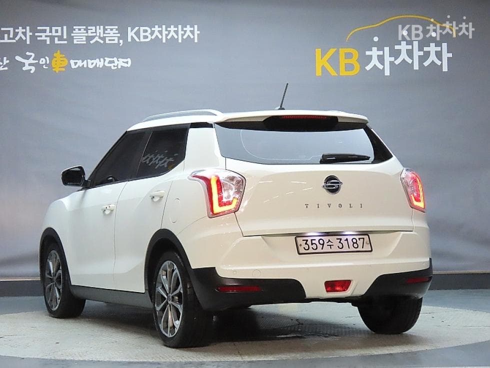 KG Mobility Tivoli 아머1.6 Diesel LX 2WD - 4