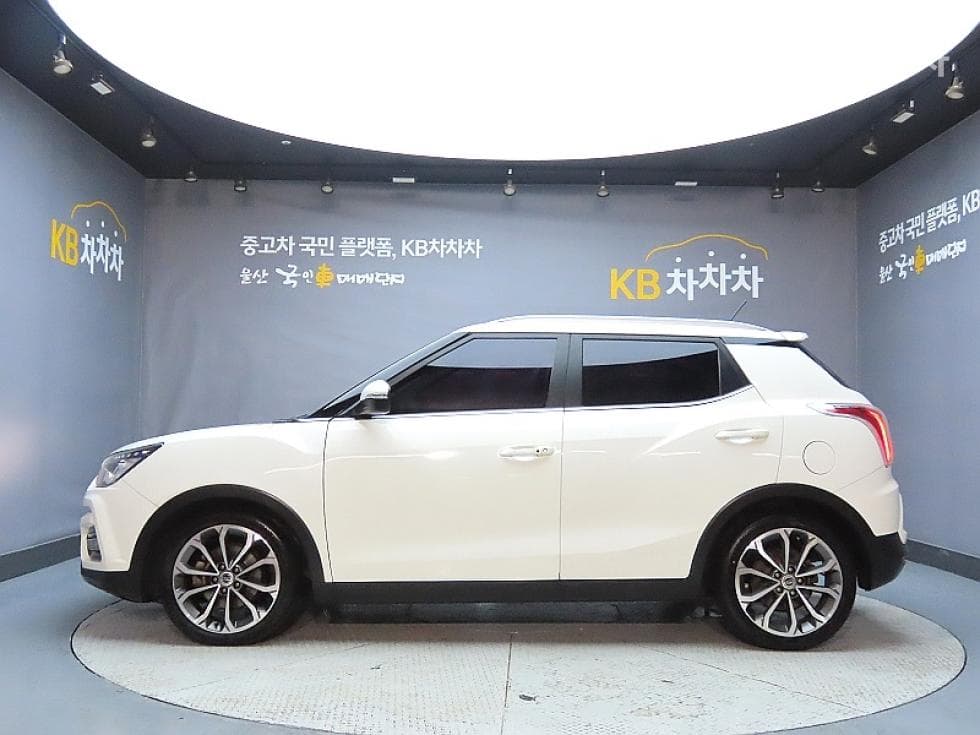 KG Mobility Tivoli 아머1.6 Diesel LX 2WD - 5