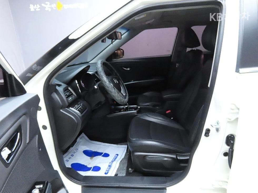 KG Mobility Tivoli 아머1.6 Diesel LX 2WD - 10