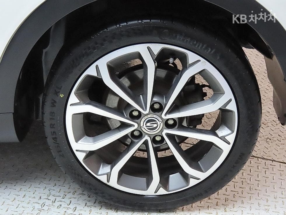 KG Mobility Tivoli 아머1.6 Diesel LX 2WD - 20