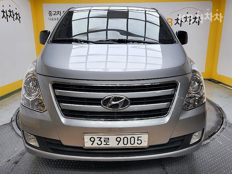 Hyundai Grand Starex 5 Passenger Van Hyundai - Image 1