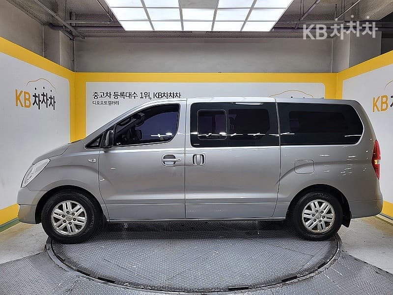 Hyundai Grand Starex 5 Passenger Van Hyundai - Image 2