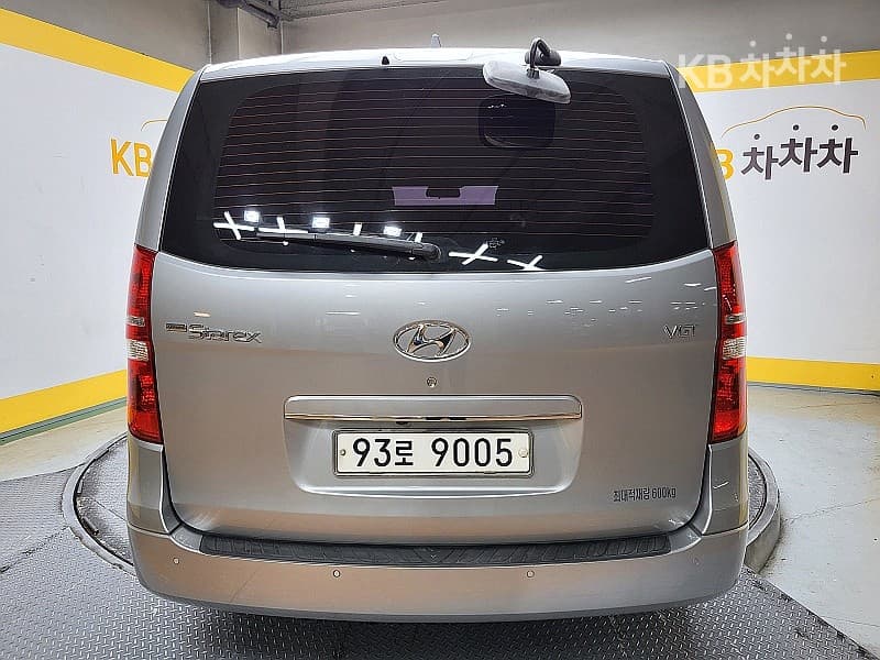 Hyundai Grand Starex 5 Passenger Van Hyundai - Image 4