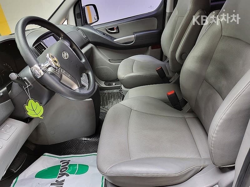 (93L9005)Hyundai Grand Starex 5 Passenger Van Hyundai - 8