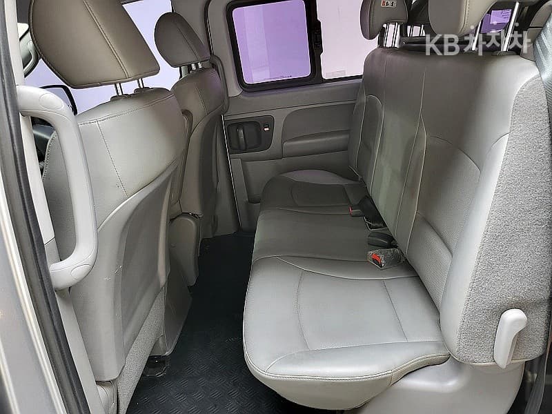 (93L9005)Hyundai Grand Starex 5 Passenger Van Hyundai - 9