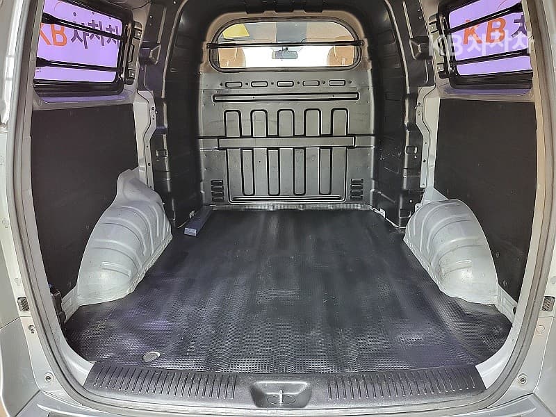 (93L9005)Hyundai Grand Starex 5 Passenger Van Hyundai - 10