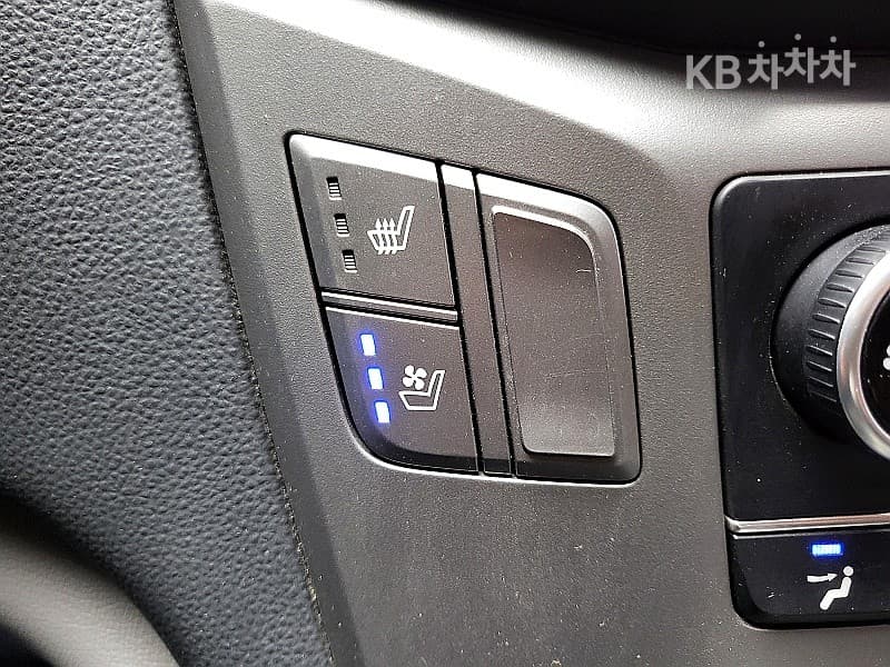 (93L9005)Hyundai Grand Starex 5 Passenger Van Hyundai - 13