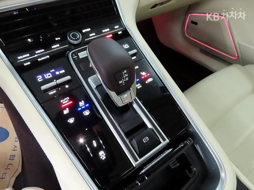 Porsche 파나메라 (971)2.9 4 Стандартен - 10