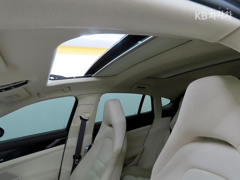 Porsche 파나메라 (971)2.9 4 Стандартен - 17