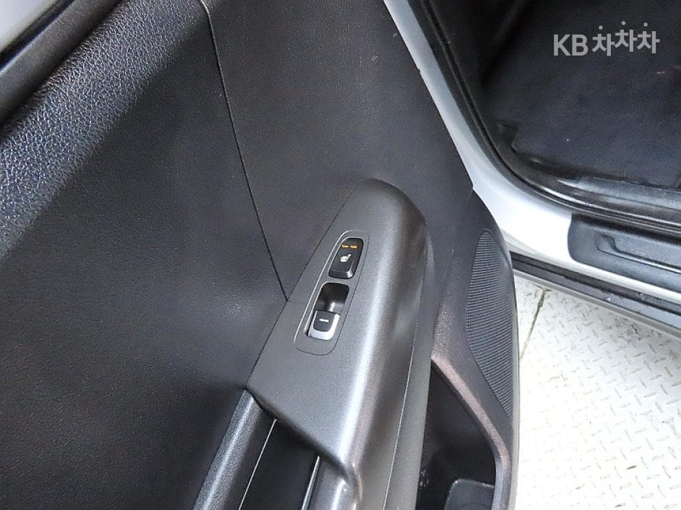 Киа Sportage 더 볼드Смарт스트림 D 1.6 Дизел 4x4 Престиж - 17