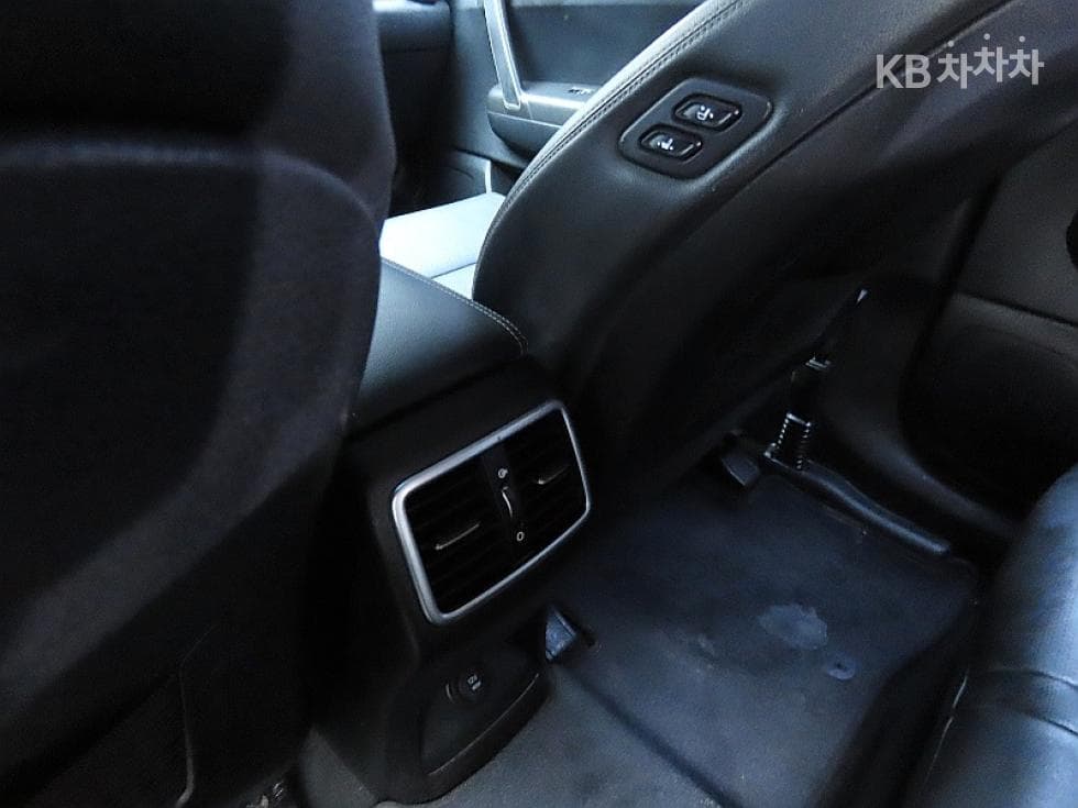 Киа Sportage 더 볼드Смарт스트림 D 1.6 Дизел 4x4 Престиж - 18