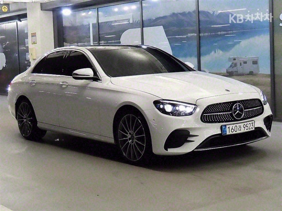 Mercedes-Benz E-Class (W213) E350 4MATIC Avantgarde - Image 1