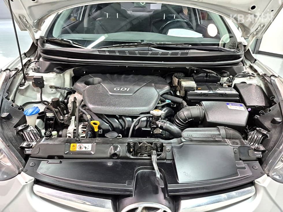 Хюндай The New (фейслифт) Avante (Elantra)1.6 GDi Modern Стандартен - 6