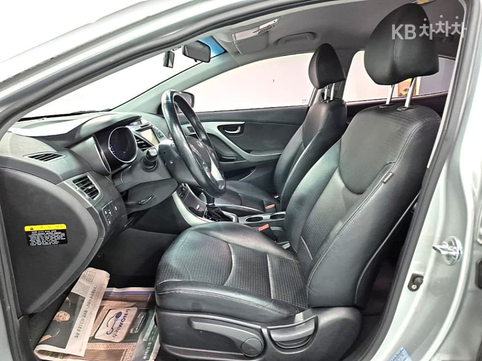 Хюндай The New (фейслифт) Avante (Elantra)1.6 GDi Modern Стандартен - 8