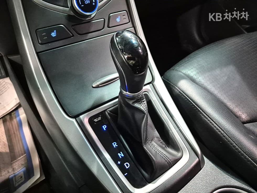 Хюндай The New (фейслифт) Avante (Elantra)1.6 GDi Modern Стандартен - 13