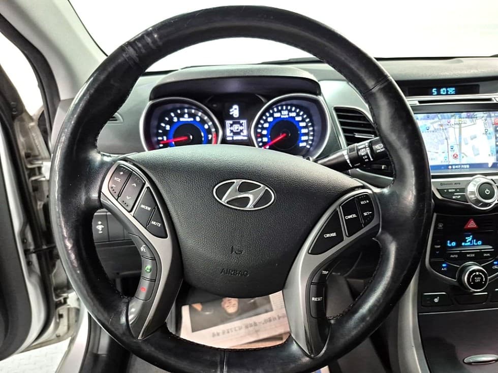 Хюндай The New (фейслифт) Avante (Elantra)1.6 GDi Modern Стандартен - 16