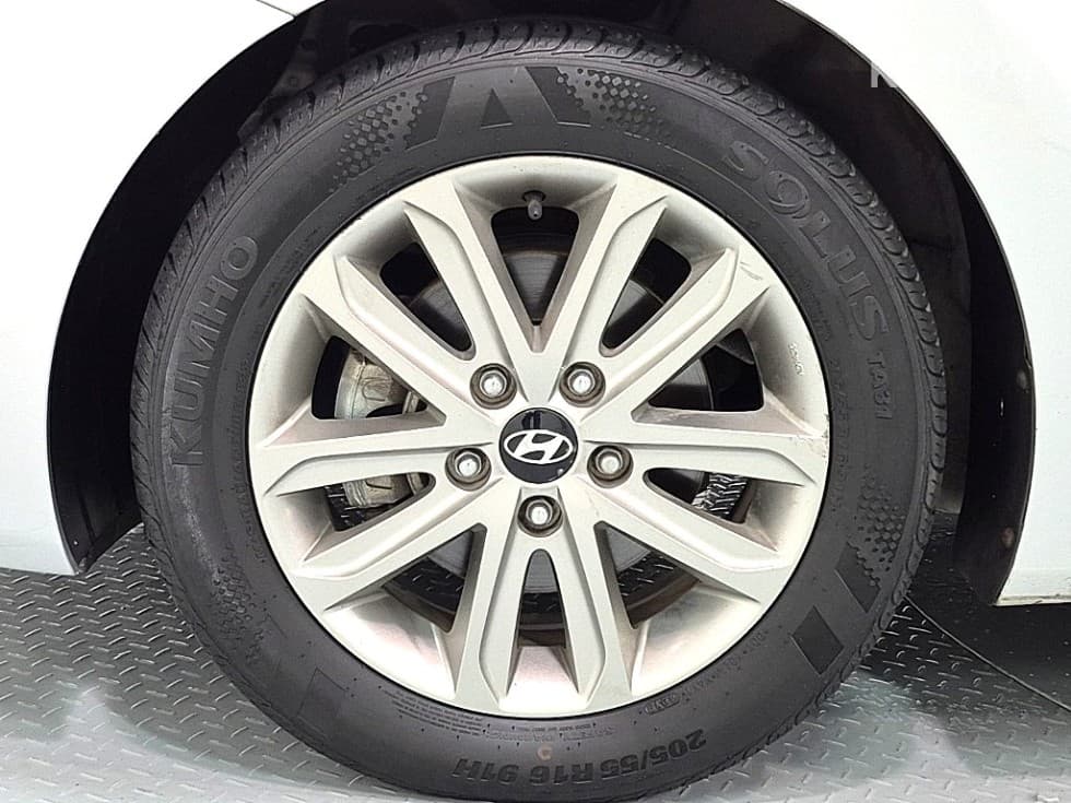 Хюндай The New (фейслифт) Avante (Elantra)1.6 GDi Modern Стандартен - 18