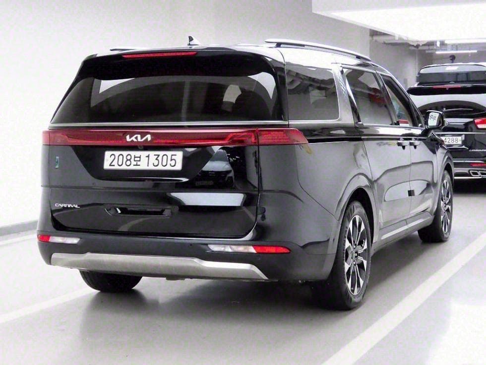 Kia Carnival 4th Generation G3.5 GDI 9-Passenger Signature - Image 4