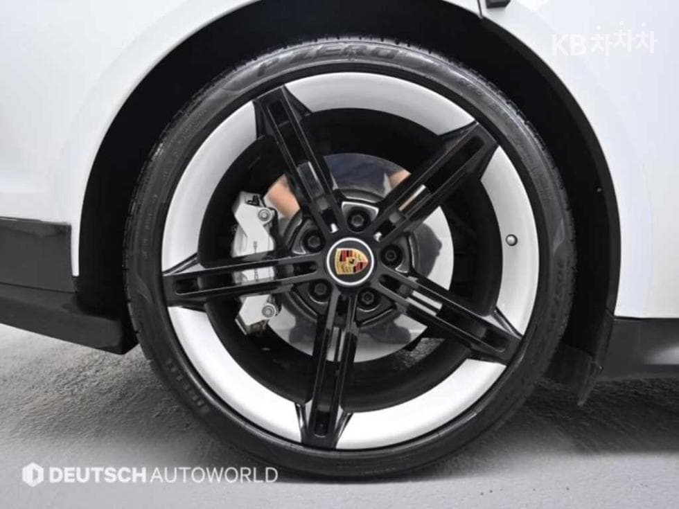 Porsche TaycanTurbo - 5