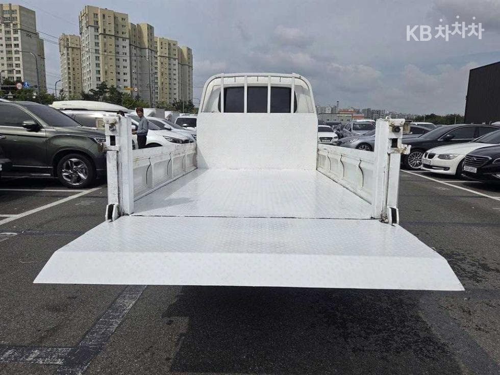 Киа The New (фейслифт) Бонго 3 (лек)파워게이트 1 тон 수직형(2단) Королевска кабина Удължено междуосие L - 5