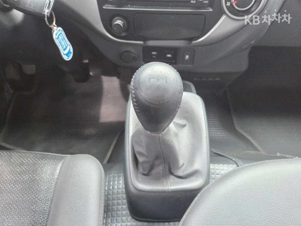 Киа The New (фейслифт) Бонго 3 (лек)파워게이트 1 тон 수직형(2단) Королевска кабина Удължено междуосие L - 10