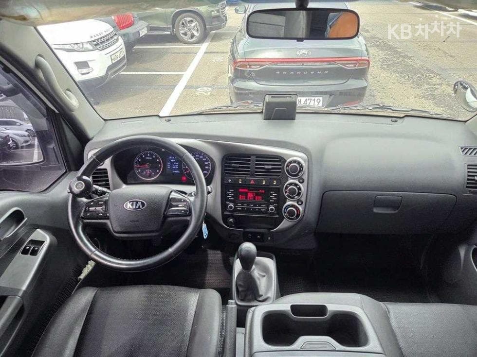 Киа The New (фейслифт) Бонго 3 (лек)파워게이트 1 тон 수직형(2단) Королевска кабина Удължено междуосие L - 11