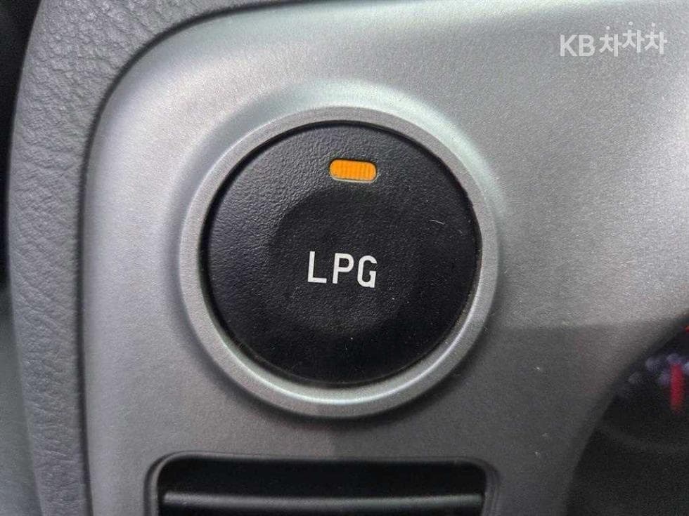 Киа The New (фейслифт) Бонго 3 (лек)파워게이트 1 тон 수직형(2단) Королевска кабина Удължено междуосие L - 15