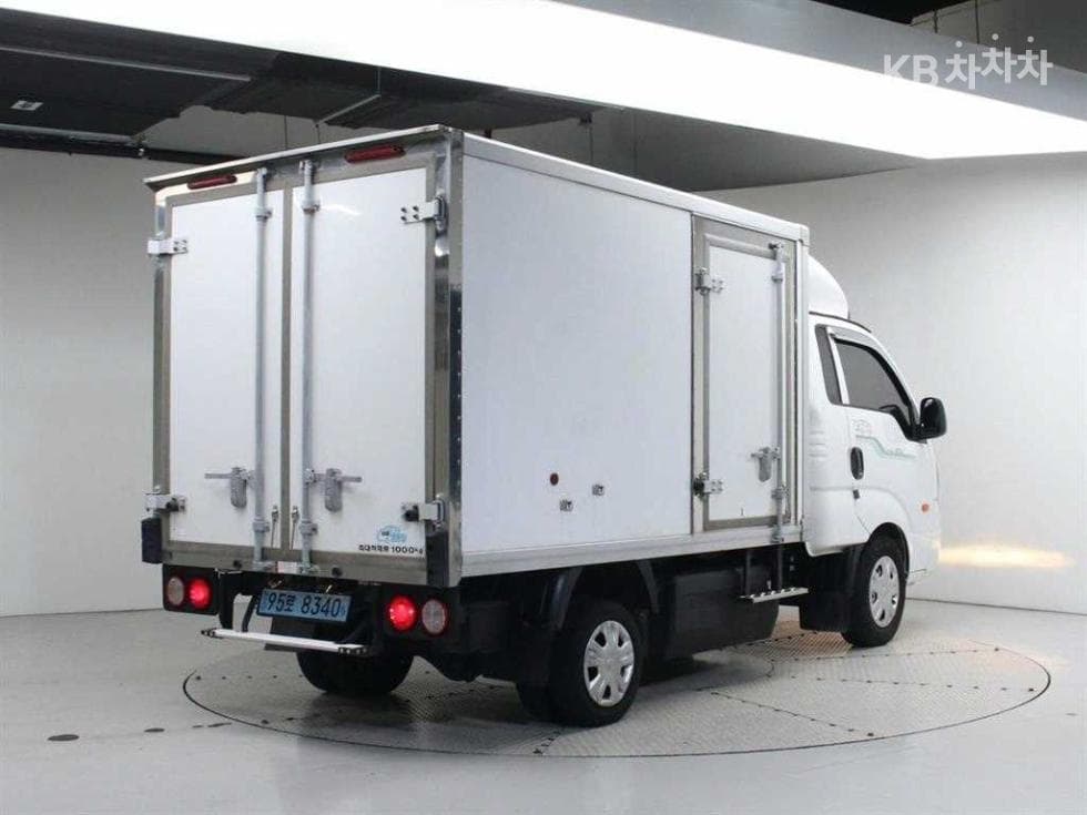 Kia The New Bongo3 EV Refrigerated 1 ton Standard King Cab Extra Long Axle GL - Image 2