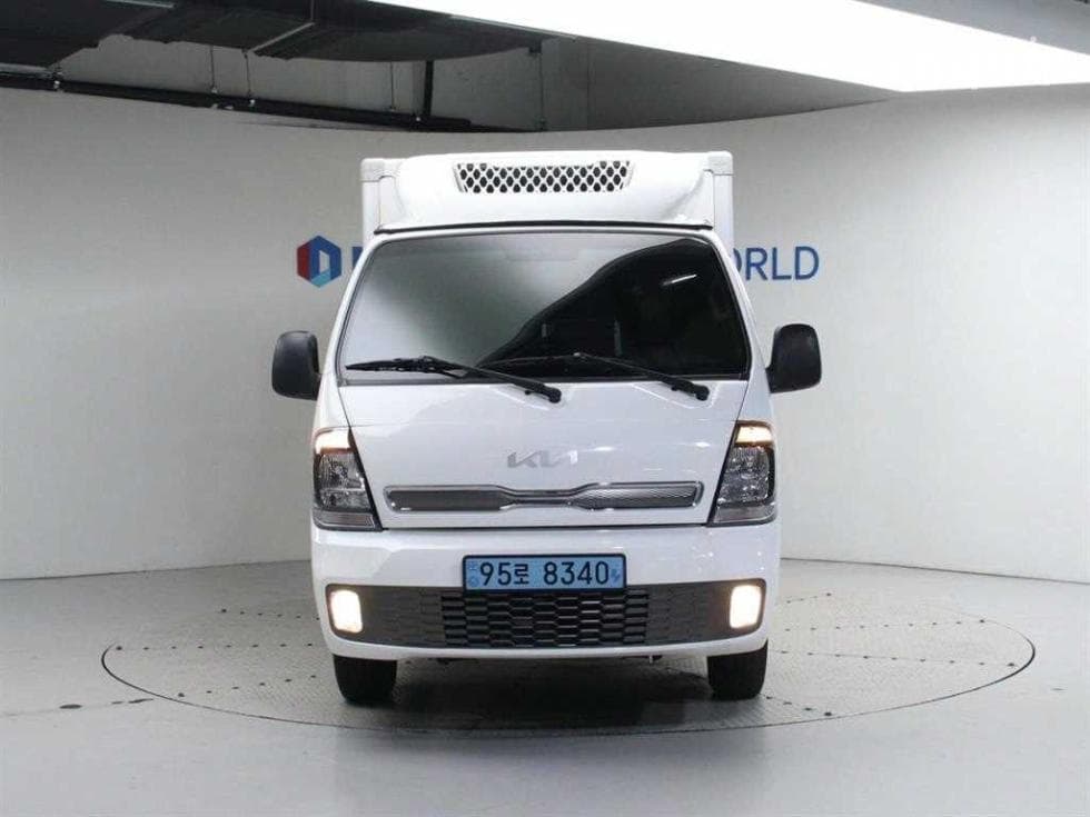 Kia The New Bongo3 EV Refrigerated 1 ton Standard King Cab Extra Long Axle GL - Image 3