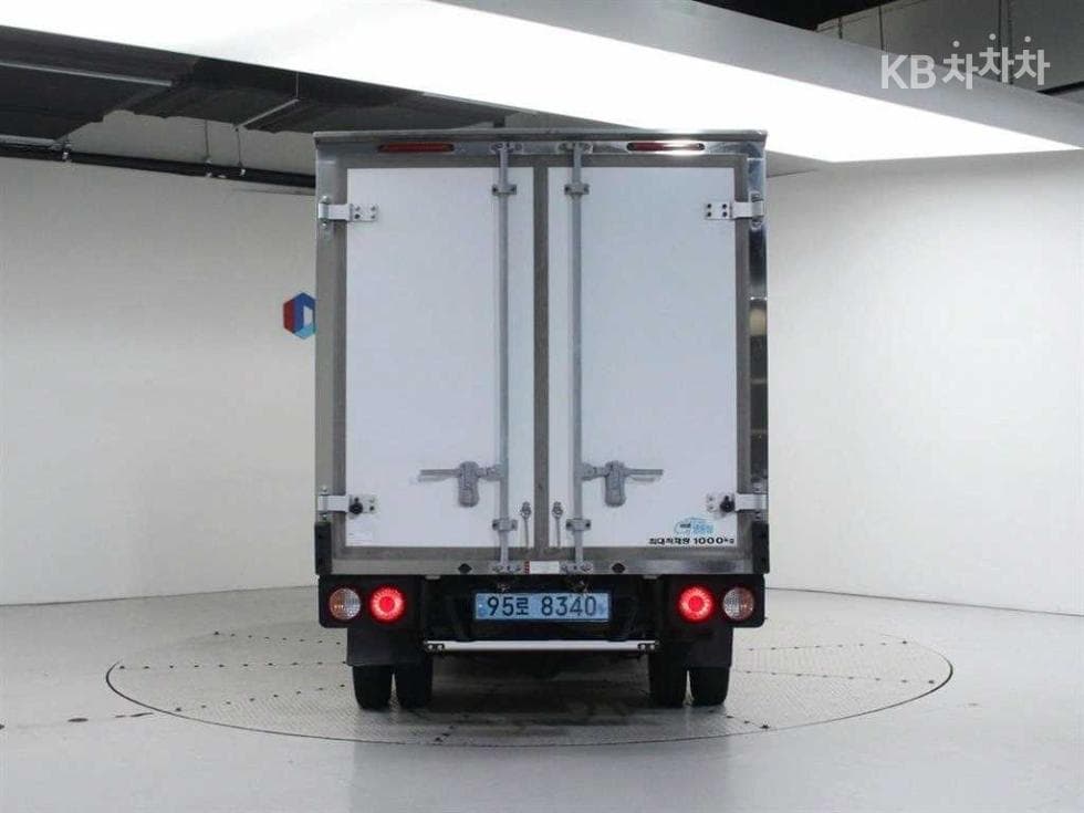 Kia The New Bongo3 EV Refrigerated 1 ton Standard King Cab Extra Long Axle GL - Image 4