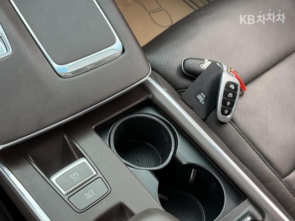 Хюндай The New (фейслифт) Grandeur (Azera) Хибрид2.4 Exclusive - 17