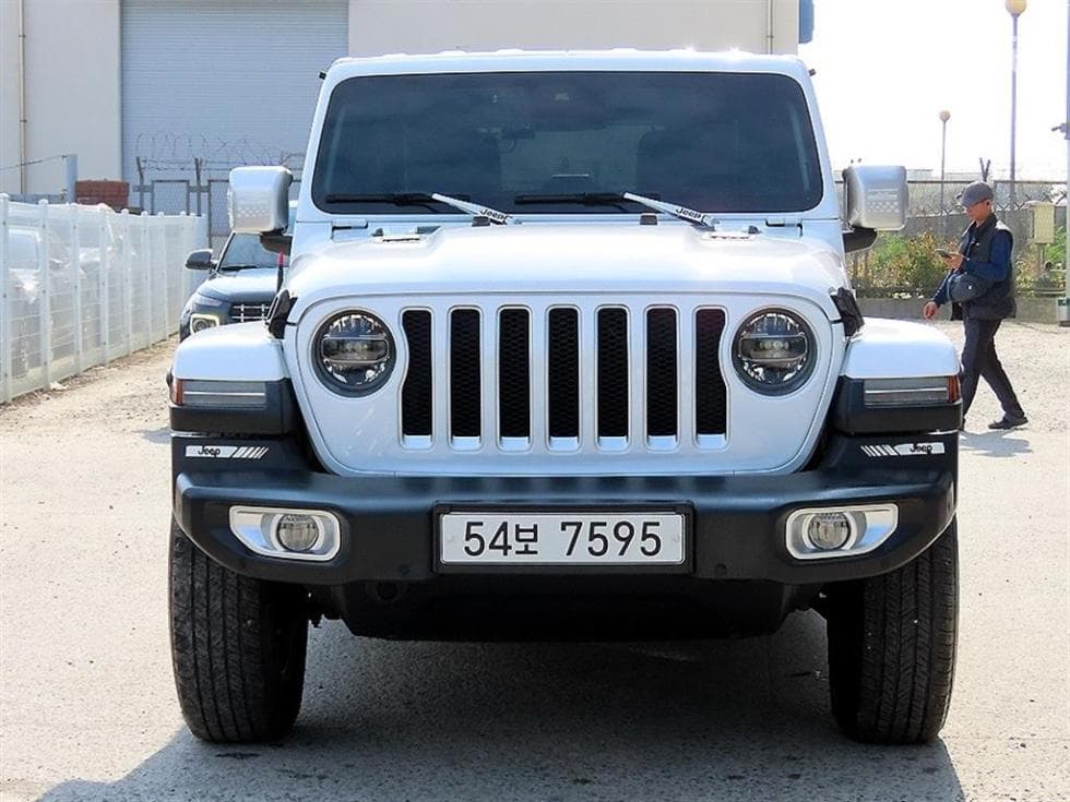 Jeep Wrangler (JL) 2.0 Overland 4-Door Base - Image 2